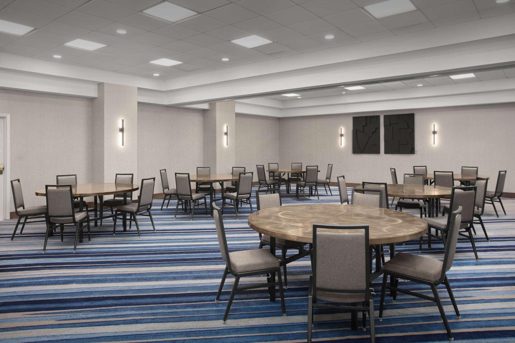 Embassy Suites By Hilton Dallas Near The Galleria Extérieur photo